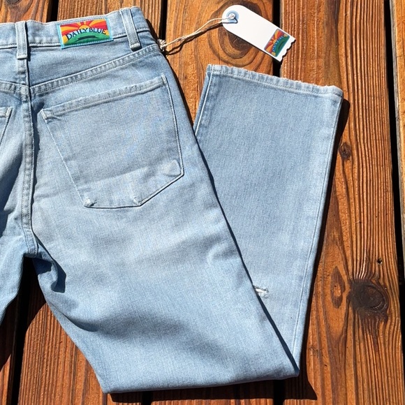 NWT Daily Blue Denim By AG Light Wash Cropped Distressed Jean Sizes 25/ 30 - Picture 10 of 14